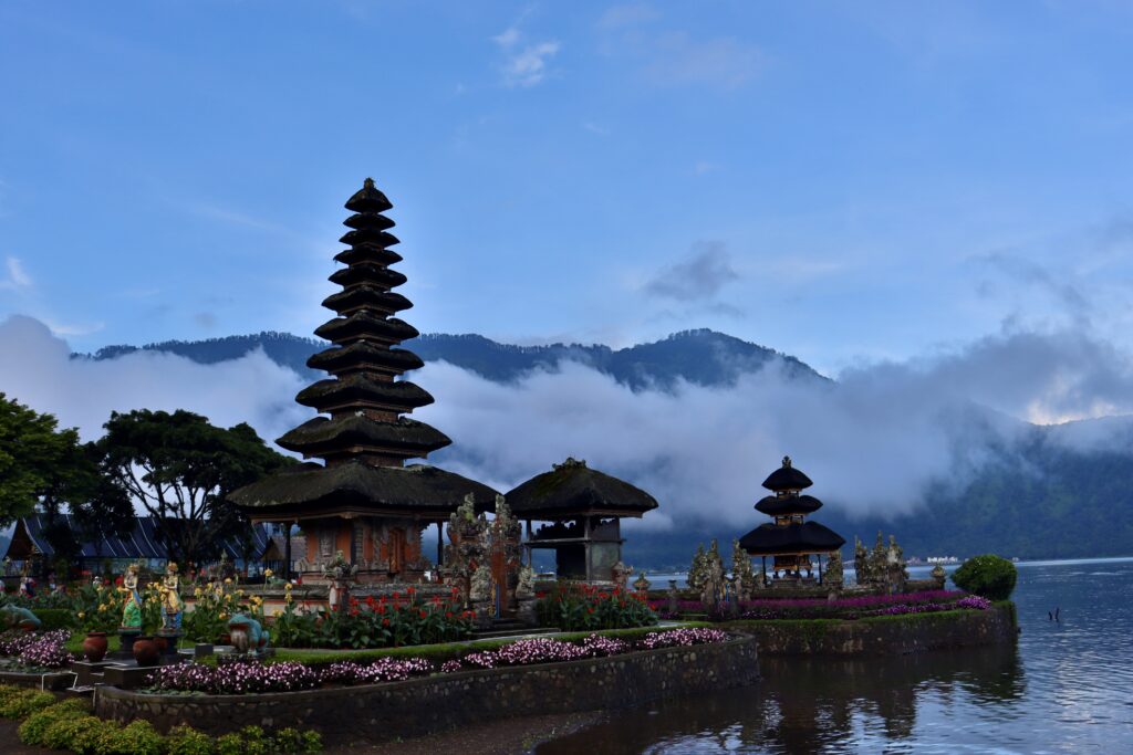 ウルンダヌブラタン寺院