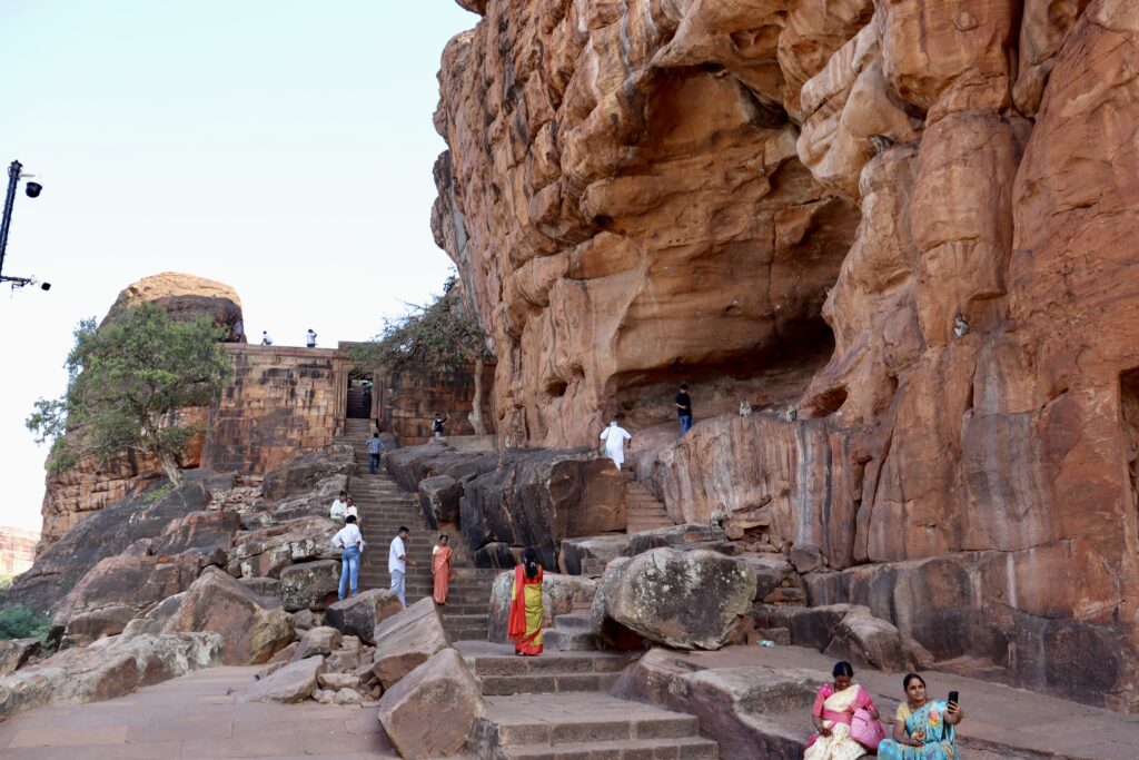 バダミ洞窟寺院