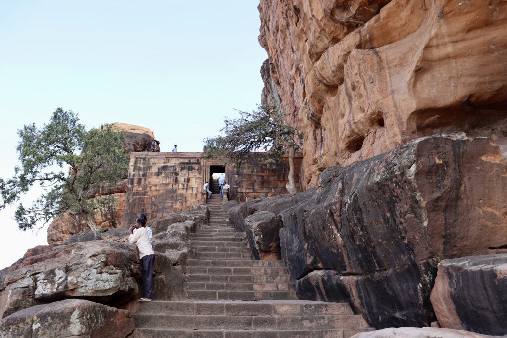 バダミ洞窟寺院