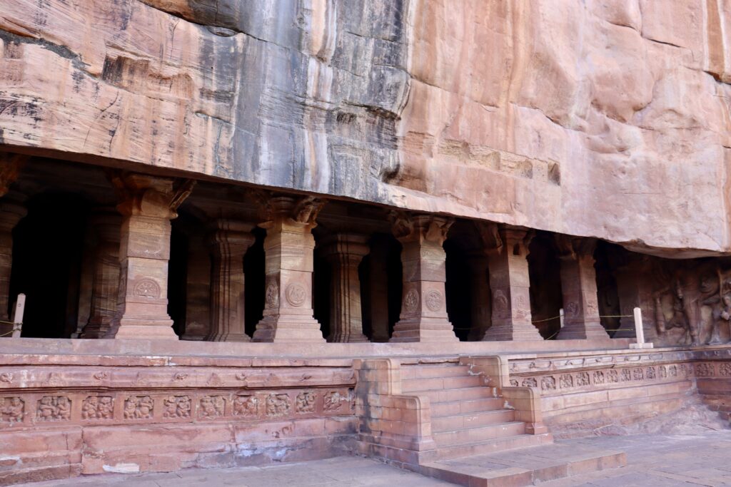 バダミ洞窟寺院