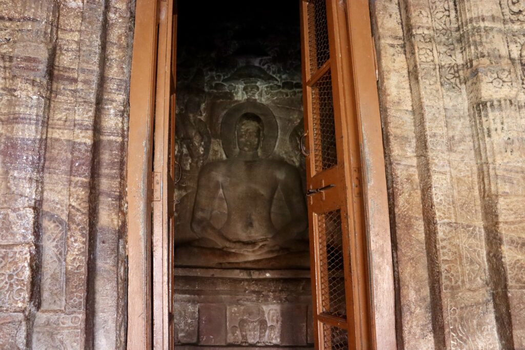 バダミ洞窟寺院