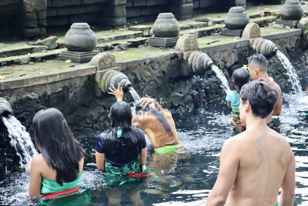 ティルタエンプル寺院